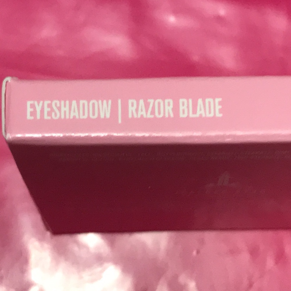 🔥 Jeffree Star RAZOR BLADE eyeshadow 🌟 NEW - Picture 3 of 6